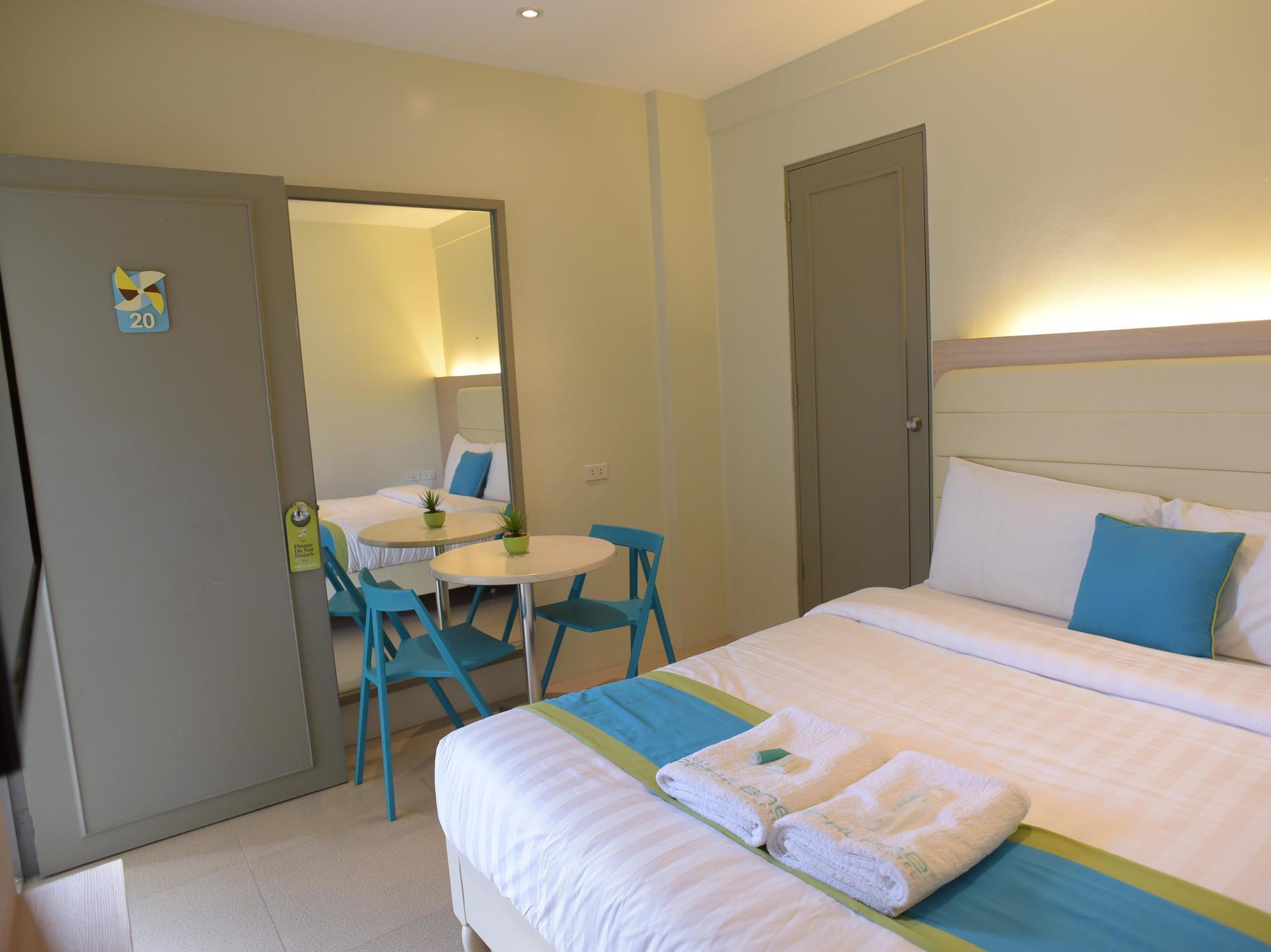 Laoag Parklane Hotel Esterno foto